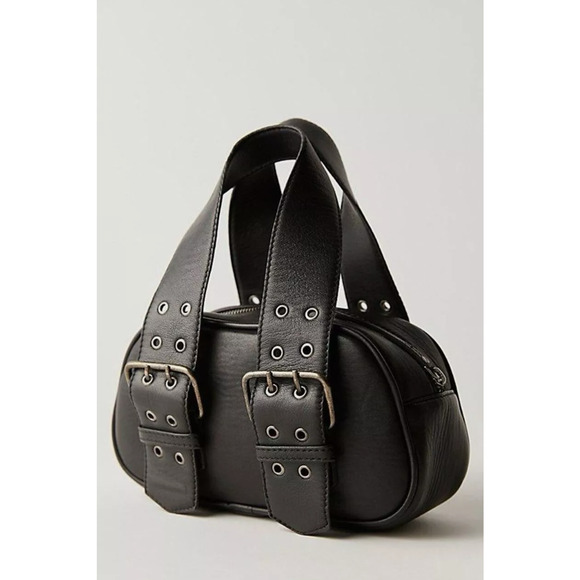 Free People SAY YES BAG 100% Leather Buckle Oval Handbag Bag in Black NWOT - Picture 5 of 8